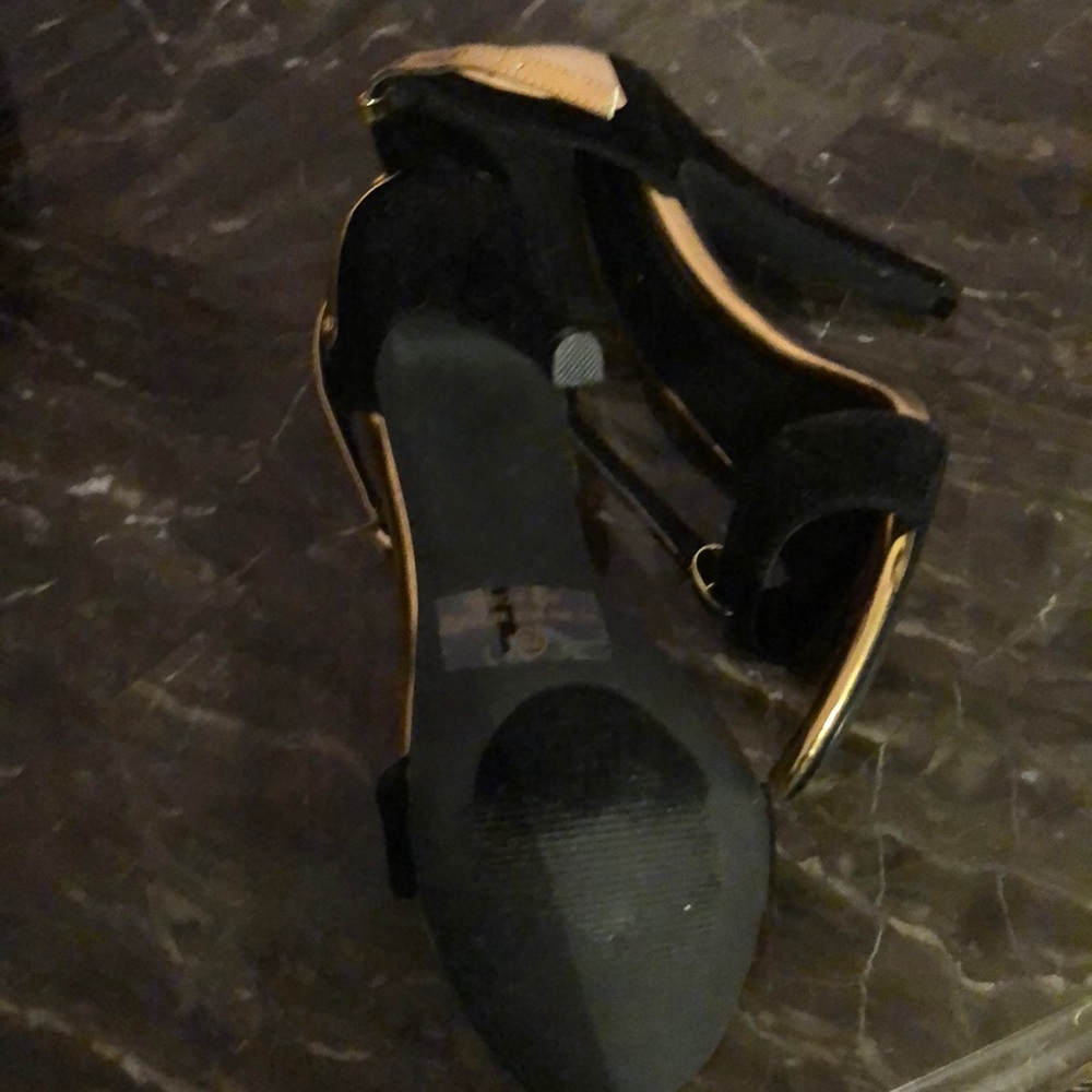 Heels - Picture 3 of 3